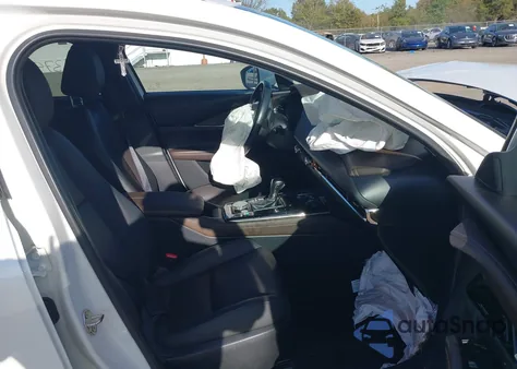 2021 Mazda Cx-30 Premium z USA, uszkodzony, nr VIN 3MVDMBDL8MM310498